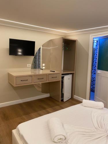 TV a/nebo společenská místnost v ubytování Bliss Boutique Hotel