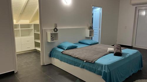 Postel nebo postele na pokoji v ubytování Secret River - Spacieuse villa de 4 chambres, 3 salle de bain, Piscine, spa avec plus de 400 ml de Rivière privée