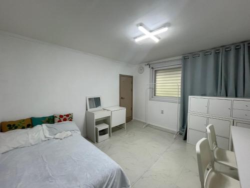 Postel nebo postele na pokoji v ubytování 안安 Stay 1914