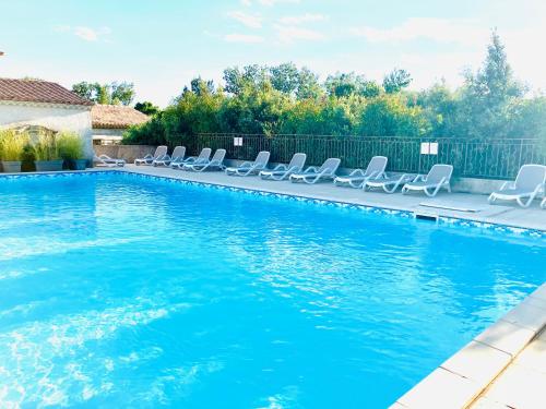 Appartement vue magnifique sur les Alpilles, résidence avec Piscine