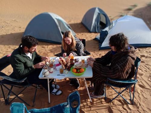 Επισκέπτες που μένουν στο Time to Discover Wild Camp