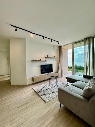 Horizon 360, Green Coast, Palase