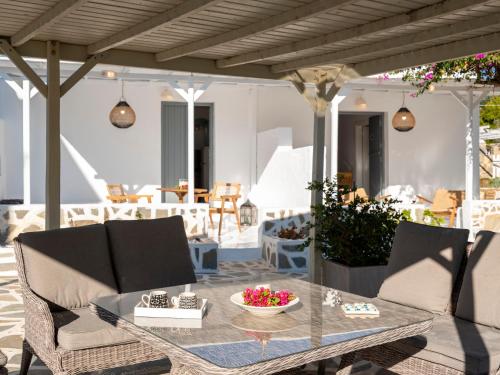 Ruang duduk di Chanos Luxury Suites Paros