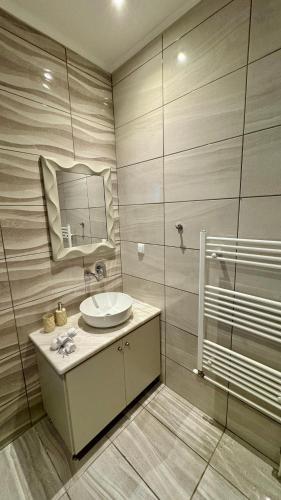 Ένα μπάνιο στο Loyal Apartment