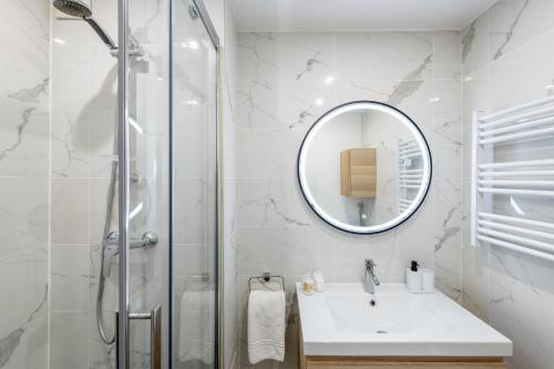 Amazing deal - Central Location near the metro, Modern amenities and style