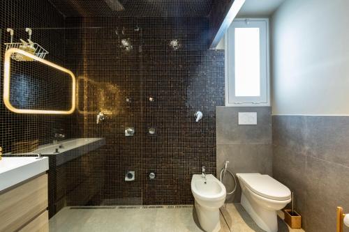 a bathroom with a toilet and a sink at Il Giardino di Agata in Mascalucia