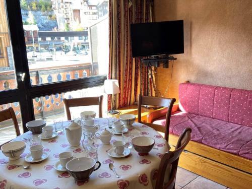 Photo de la galerie de l'établissement Duplex 6 personnes proche ski, balcon, parking, casier à ski - FR-1-516-3, à Les Deux Alpes