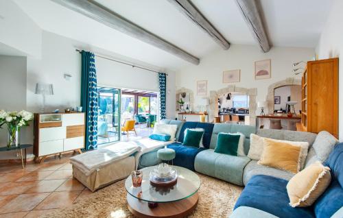 Χώρος καθιστικού στο Cozy Home In Graveson With Wifi
