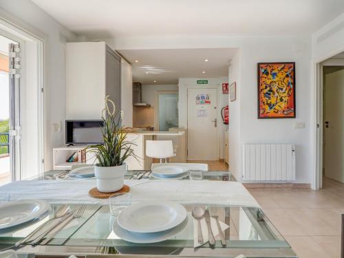 Et tv og/eller underholdning på Balmins White by Hello Homes Sitges