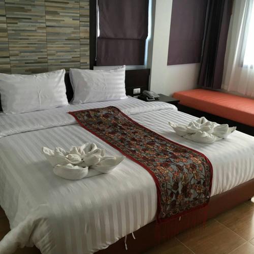 Una cama o camas en una habitación de Serene Residence