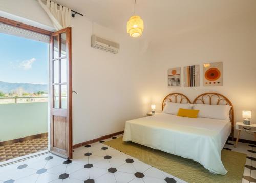 Postel nebo postele na pokoji v ubytování Big Beach Villa S Andrea- Privat Parking-Netflix-Self Ck -450m From the beach