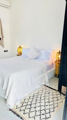 Postel nebo postele na pokoji v ubytování RIAD DAR ESSOURY Marrakech
