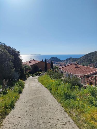 a road leading down to the beach at Isola del Giglio casa Nico e casa Camilla Monticello Giglio Porto in Isola del Giglio