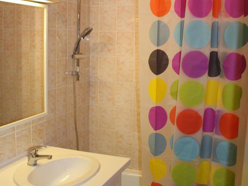 Koupelna v ubytování Appartement rénové au pied des pistes avec balcons - FR-1-515-66