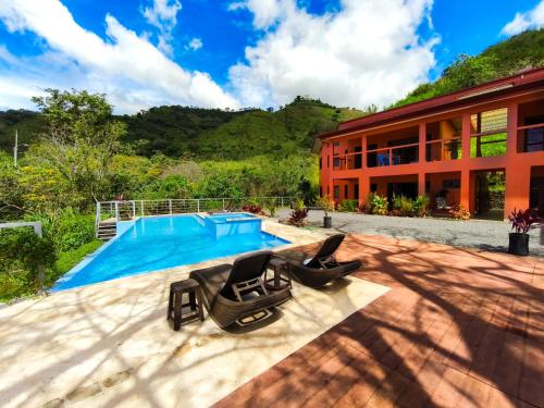 a house with two chairs and a swimming pool at Vista Mundo Centrar in San Ramón
