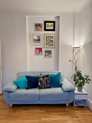 a blue couch sitting in a living room at Amazing holidays home with a terrace in London