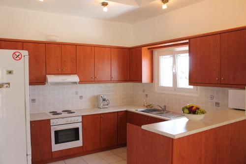 Η κουζίνα ή μικρή κουζίνα στο Villa Eleni