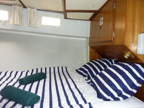 Ένα ή περισσότερα κρεβάτια σε δωμάτιο στο Bateau PAPAYE