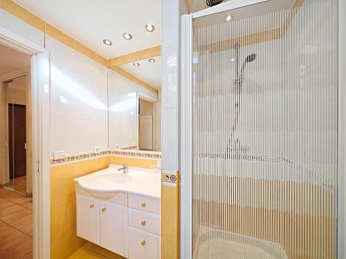a bathroom with a sink and a shower at Viva Riviera Residence Commandant André in Cannes