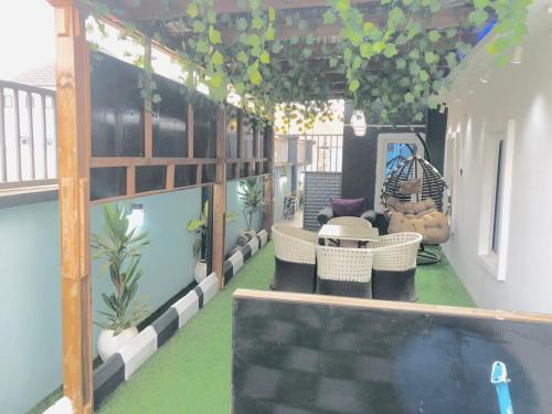 a room with a balcony with a table and chairs at TY LUX Apartment in Mowe