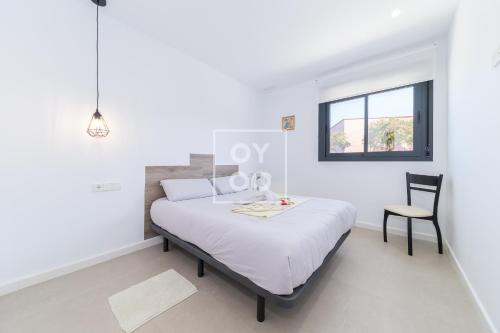 Postel nebo postele na pokoji v ubytování Isla de la Sierra lake mountain views by OYOOSTAYS