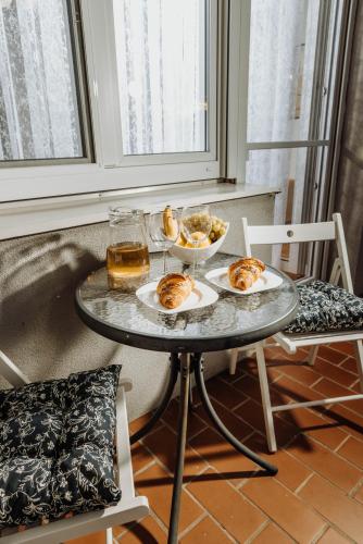 Makanan di atau berdekatan apartmen