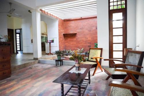 Istumisnurk majutusasutuses Olive Green Villa in Negombo for Airport Transit