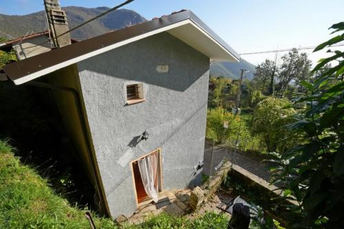 a house with a window on the side of it at CASA SANT`ANNA DI STAZZEMA in Culla