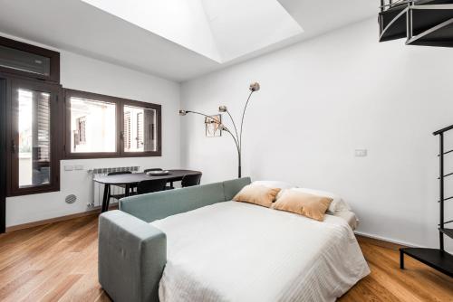 The Spiral Way - Trastevere apartment with large private terrace