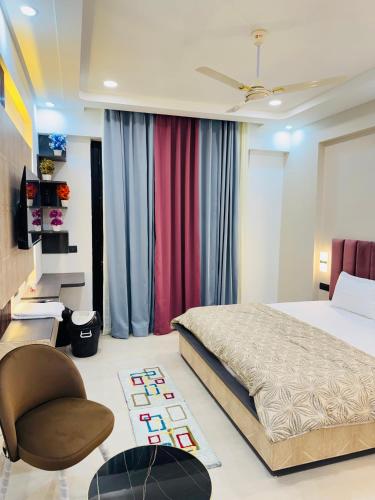 a bedroom with a bed and a chair at Moonlight Luxury Stay in Lucknow