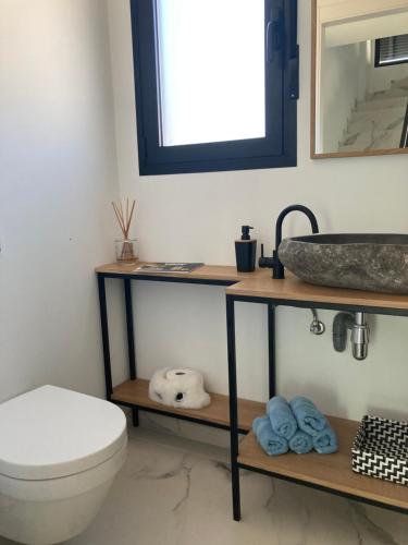 a bathroom with a toilet and a sink at micasa in Denia