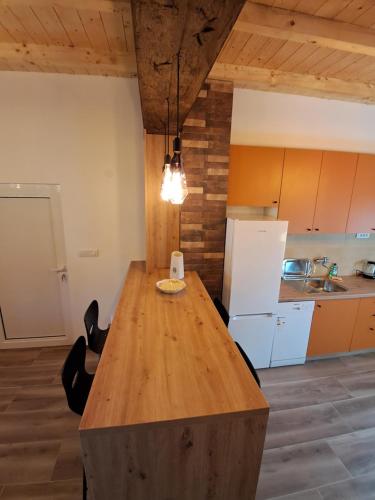 Una cocina o cocineta en Zenit apartmani
