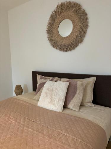 Una cama o camas en una habitación de ArtGuestHouse
