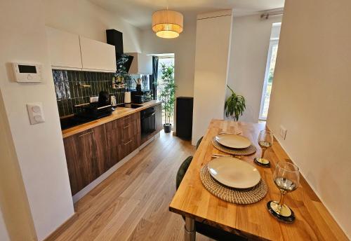 Kuchyň nebo kuchyňský kout v ubytování Appartement moderne et chaleureux à 2 minutes de la gare de Lannion