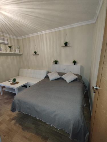 a bedroom with a large bed and a table at La Romana in Santiponce