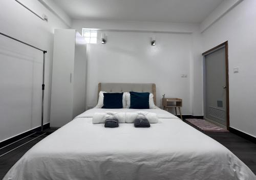 Riviera Cove - Transit Apartment, 15 mins to Airport