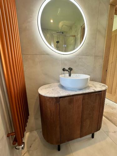 a bathroom with a sink and a mirror at Cwtch Mawr in Cardiff
