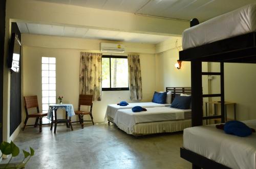 Llit o llits en una habitació de Lanta Complex