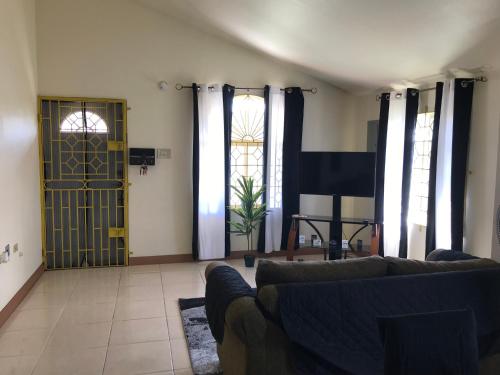 Imagem da galeria de Quiet 2 bedroom 2 bathroom Home in Falmouth, Jamaica Parish of Trelawny em Falmouth