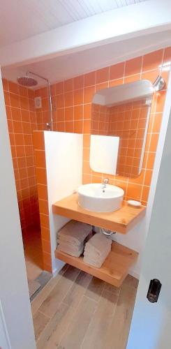 Φωτογραφία από το άλμπουμ του Small Room - FLAMINGA'S PLACE σε Lajes do Pico