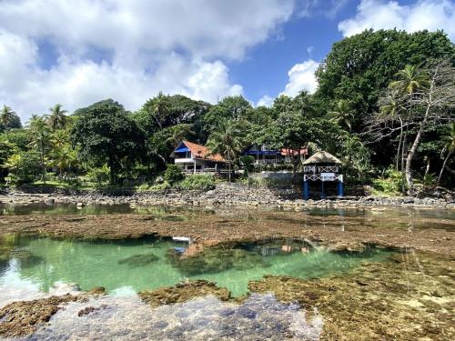a house on the shore of a body of water at Secreto Frente Al Mar in Cacique