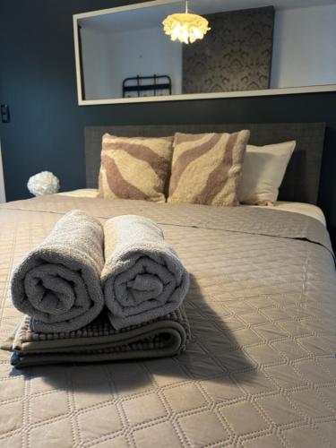 Una cama o camas en una habitación de ArtGuestHouse
