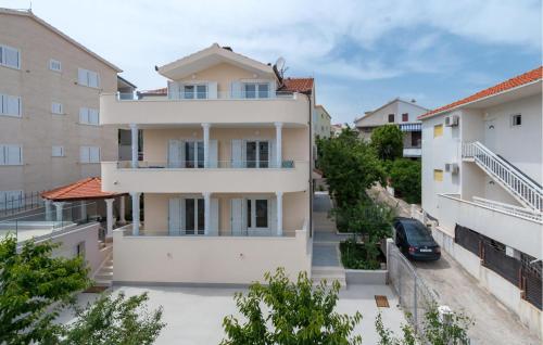 3 Bedroom Lovely Apartment In Trogir