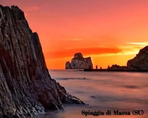 a painting of a sunset over the ocean at Casa BACU ABIS in Bacu Abis