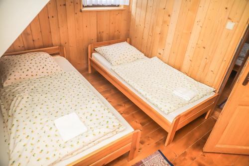 Posteľ alebo postele v izbe v ubytovaní Pod Świerkami