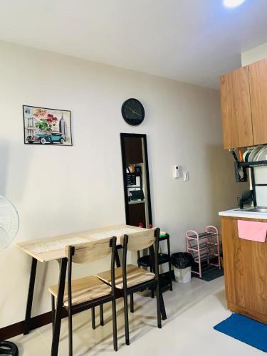 Kuchyň nebo kuchyňský kout v ubytování Lorven's Place Saekyung Marigondon