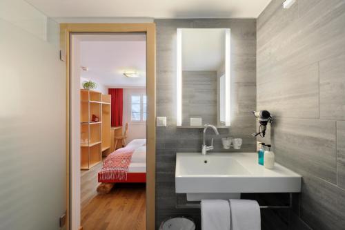 Postel nebo postele na pokoji v ubytování Alpinhotel Bort