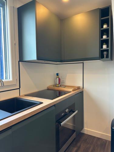 Cuisine ou kitchenette dans l'établissement Gîte Le Tilleul