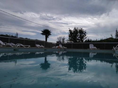 Swimmingpoolen hos eller tæt på Les Grandes Verdisses