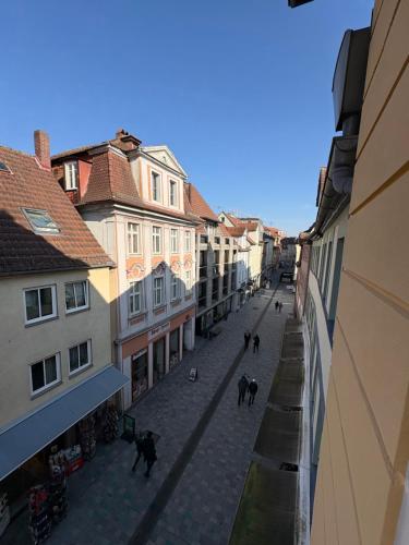 a city street with cats walking down a street at Modernes Serviced Apartment Wohnglück 2 in Ansbach